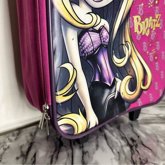 Bratz Cloe Rolling Luggage Case Holds 6 Fashion Dolls - Picture 3 of 6